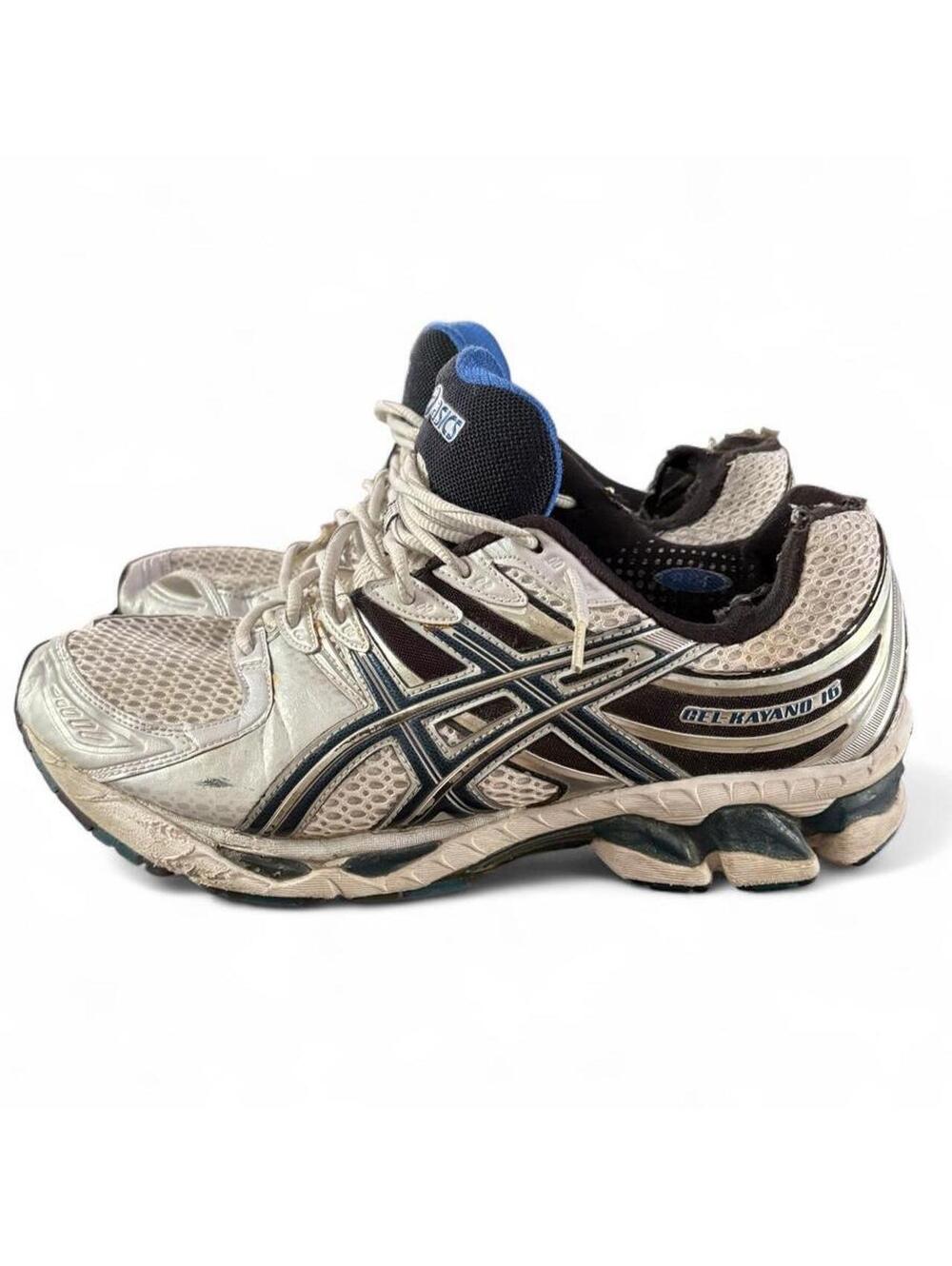 Crazy fire vintage Y2K Asics trainers.